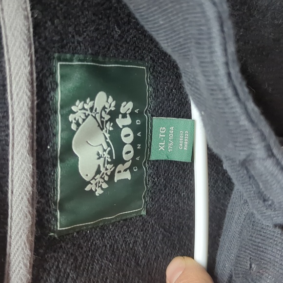 Black zip up roots sweater - Picture 2 of 4
